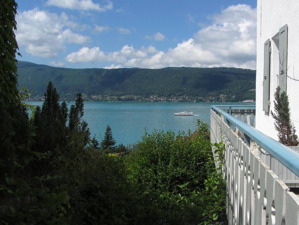 Villa Le Lac Cottage Au Bord Du Lac D'Annecy - Chambre Chez L'Habitant - Les Terrasses Du Lac Veyrier-du-Lac Exterior photo